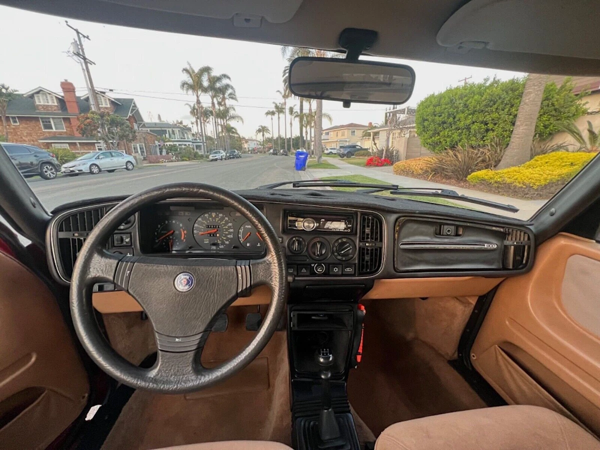 1987 Saab 900 - steering wheel and dashboard