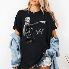 Sophie Cunningham Pointing shirt