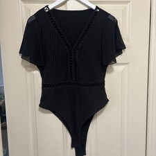 SHEIN Women  s Black V-Neck Short Sleeve Solid One-Piece Bodysuit Size L