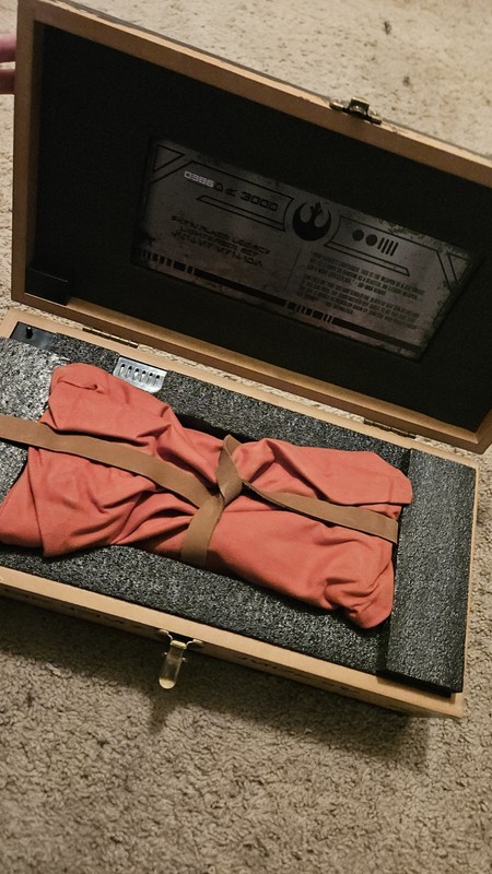 LIMITED EDITION- NUMBERED Luke & Leia Skywalker Legacy Lightsaber Set