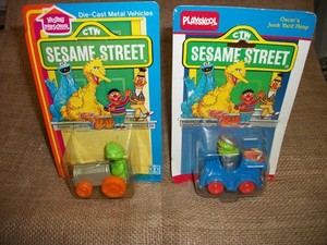 1987 PLAYSKOOL SESAME STREET OSCAR’S JUNK YARD HEAP & HASBRO TRASH DELIVERY