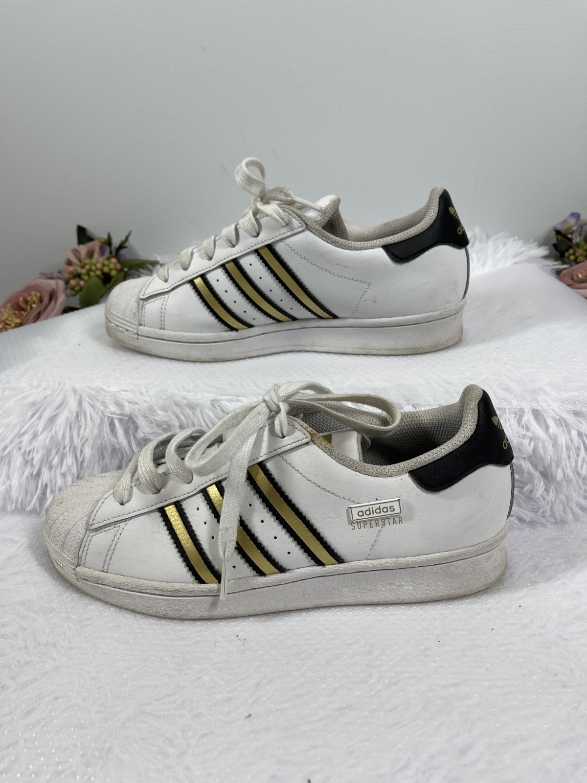 Adidas Superstar Sneakers Size 5.5 Boys White Athleisure Sporty Chic Streetwear