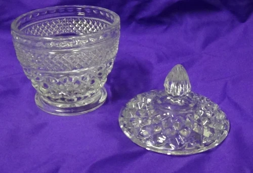 #259-B Vintage WEXFORD Glass Diamond Design Covered Sugar Bowl ANCHOR HOCKING