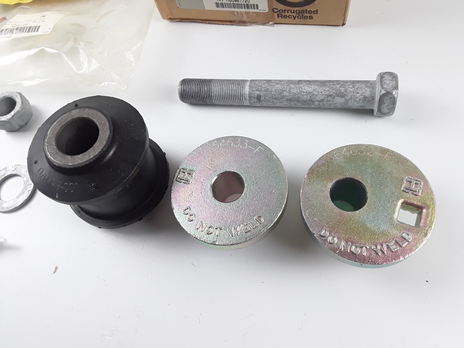 INTERNATIONAL H60961720 BUSHING PIVOT QUIK ALIGNMENT 64632-F 64633  