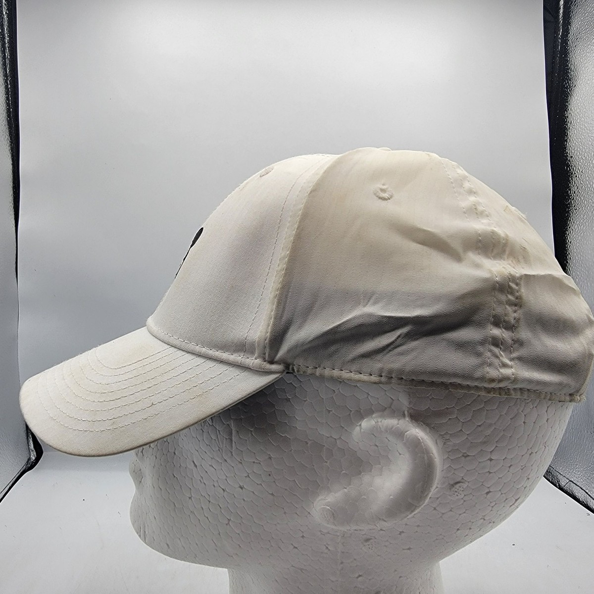 Disney Legacy 91 Nike Adult Unisex White Golf Baseball Hat  display picture 3