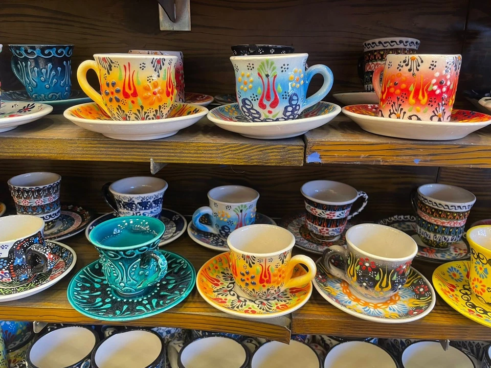 Juego de tazas y platillos de café de cerámica palestina hechos a mano - cerámica colorida - Foto 3 de 4