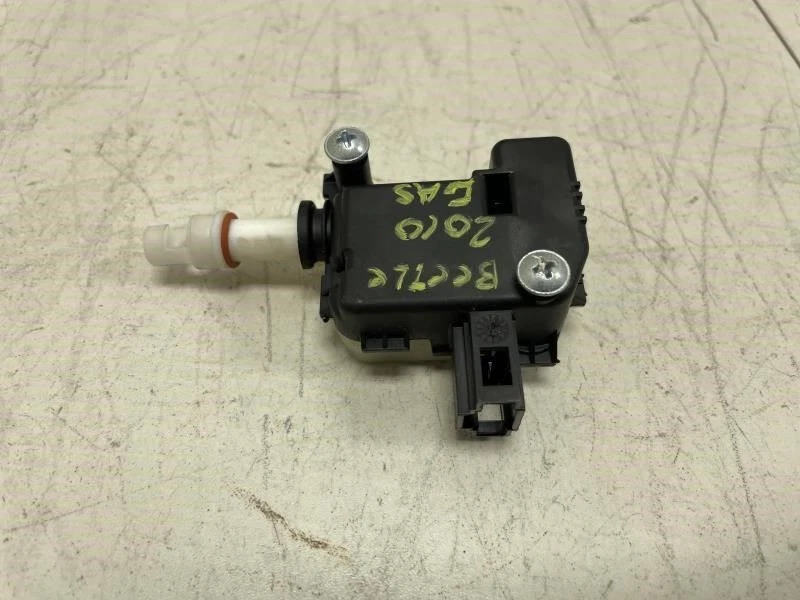 VOLKSWAGEN BEETLE 2010 COMBUSTIBLE GAS CERRADURA PUERTA PESTILLO ACTUADOR FÁBRICA Foto 2 de 4