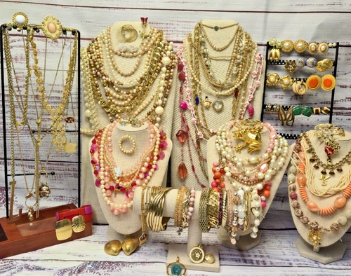 Huge Estate jewelry Lot Craft Wear Resale Over 115. Pcs. gold tone costume 5+lbs