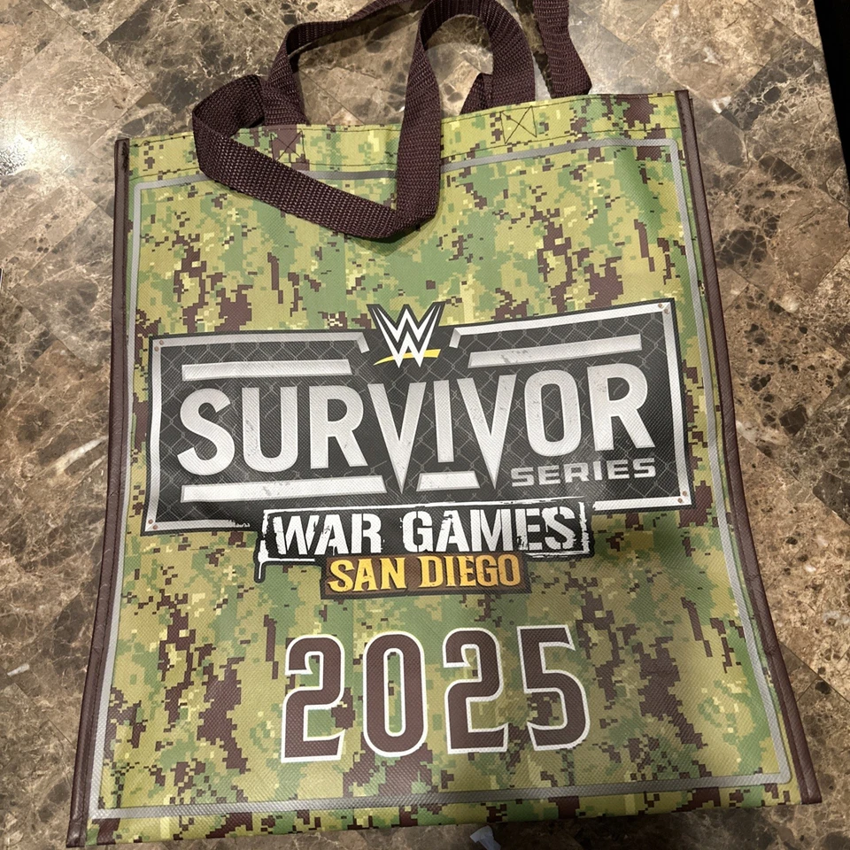 WWE John Cena Last Time Is Now Farewell Tour Programa Conmemorativo Oro 2025 Foto 3 de 3