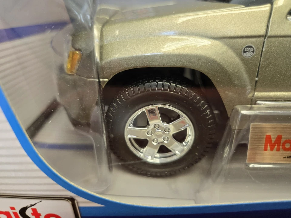 RARE 2005 Jeep Grand Cherokee Maisto Diecast NIB 1/18 Special Edition 2014 - Image 3 of 4