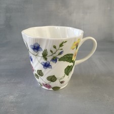 Tasse à thé porcelaine anglaise QUEEN'S Country Meadow England décor floral