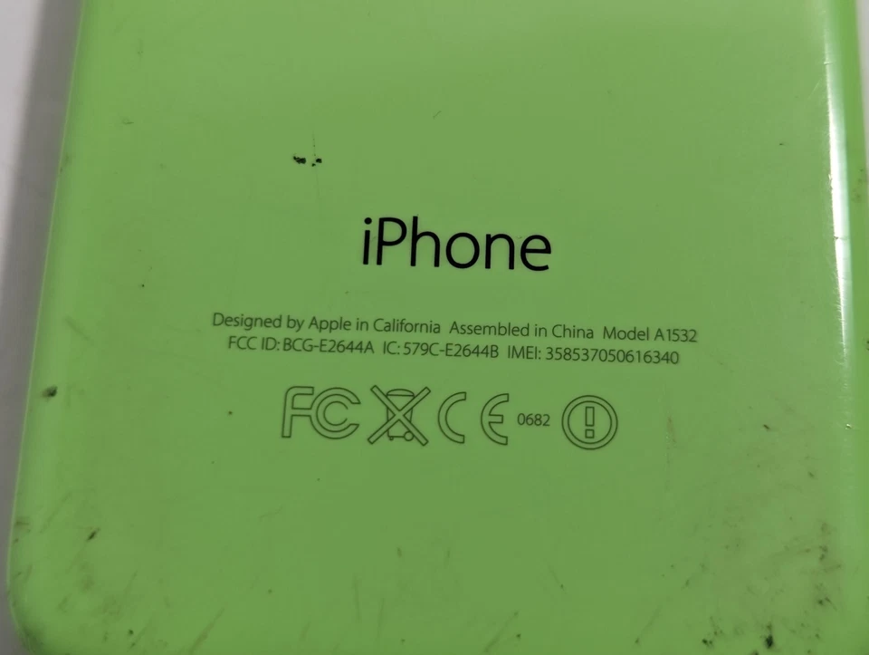 Apple iPhone 5c Green - 32GB - For Parts, Cracked Screen - Missing Home Button  - Image 3 of 4