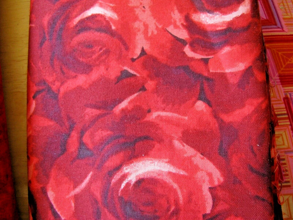 Tela de algodón de 4,25 yardas Rosas Maywood Studio, Metro Bemartex, ladrillo rojo Foto 4 de 4