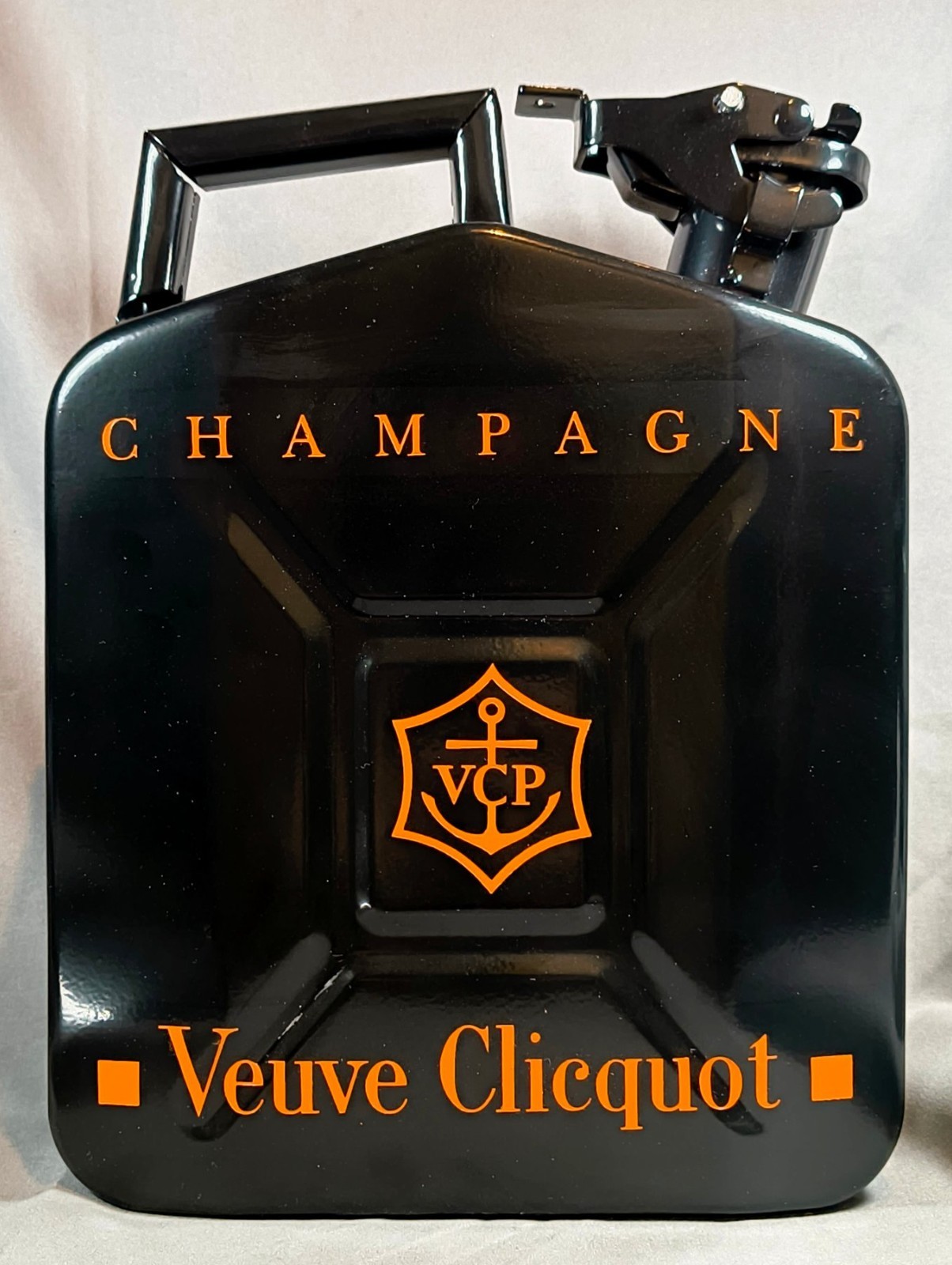 Jerrican 5L champagne Veuve Clicquot black édition seau à glace design intérieur moderne