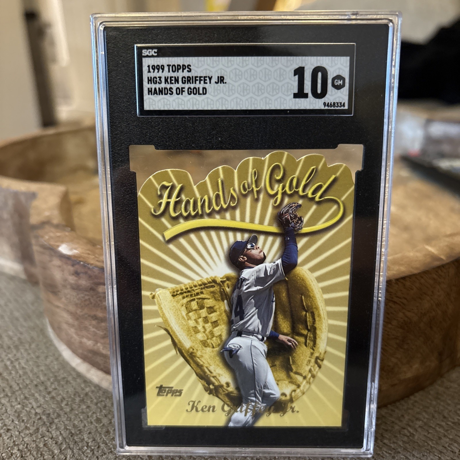 Ken Griffey Jr. #HG3 Baseball Cards 2000 Topps Hands of Gold trading card — raw and PSA graded price guide