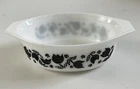 PYREX #043 1.5 QT BLACK TULIP FLOWER WHITE MILK GLASS OVAL CASSEROLE DISH NO LID