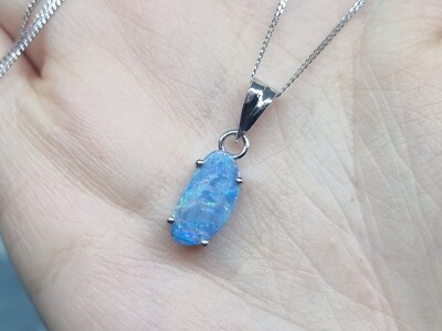 Beautiful Solid 14ct White Gold Drop Pendant Oval Bean Shaped Blue Opal Doublet