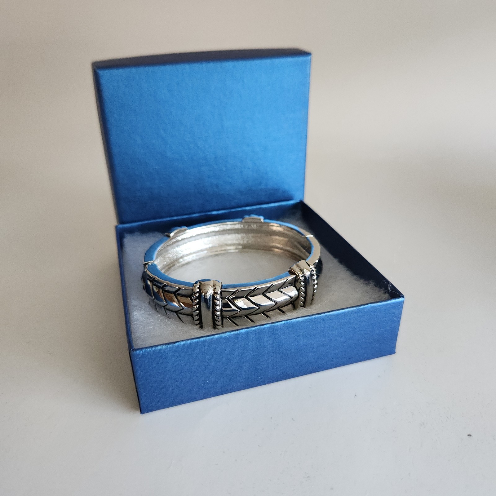 Chunky Bold Silver Tone Hinged Bangle Bracelet | … - image 8