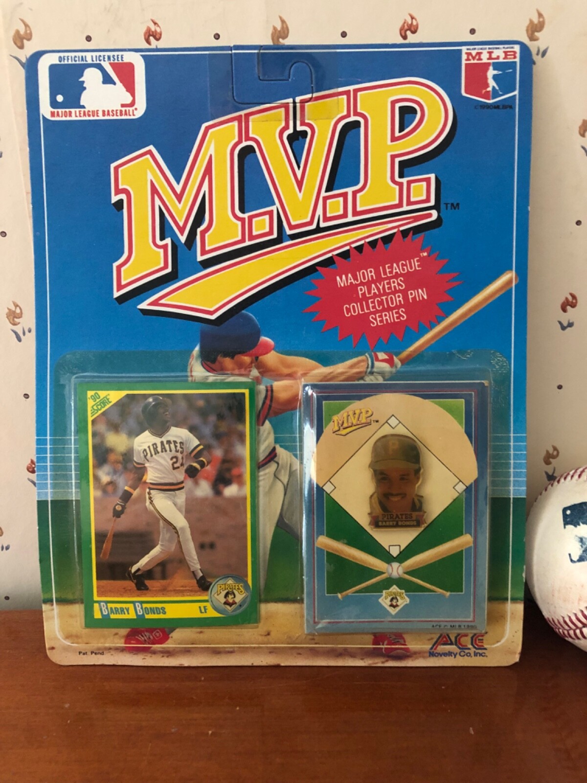 1990 MLB MVP COLLECTOR PIN SERIES BARRY BONDS SCORE BASEBALL CARD AND PIN NEW