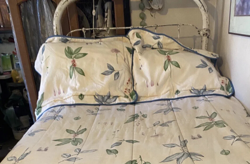 Bed vtg  Heavy Duty Solid Iron 43x77&rdquo; If interested I can 