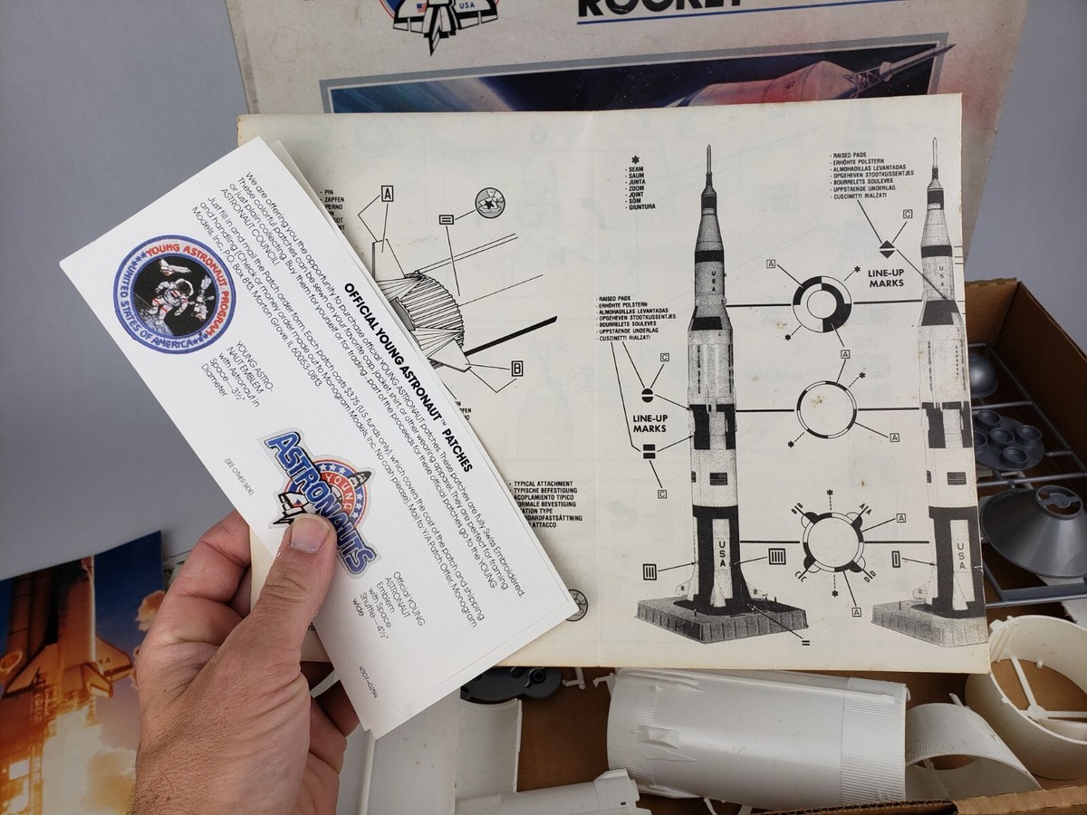 Vintage Monogram 1/144 Scale Apollo Saturn V Rocket Plastic