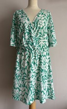 Very Size 18 Green and White Floral Short Dress. Wrap Bust