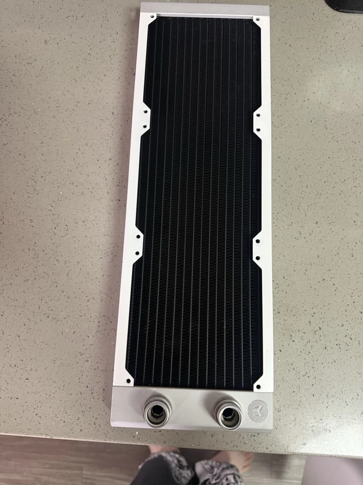 Radiador EKWB EKQuantum Superficie P420 Blanco G2U Foto 4 de 4