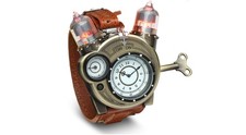 Reloj analógico Steampunk Tesla con fornituras metálicas y correa de cuero