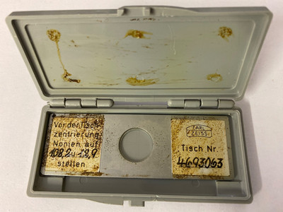 Carl Zeiss Stage Centering Slide w/ Case   Tisch-Zentrierplatte Germany