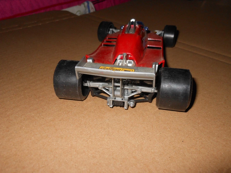 FERRARI 126 ARNOUX FORMULA 1 BURAGO 1/24 6101 vintage 1/24 ROSSO - Immagine 3 di 4