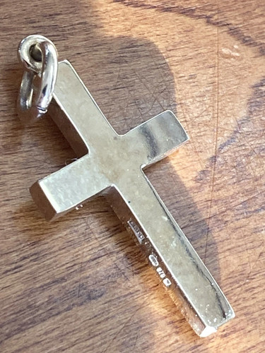 Solid 9ct Gold Cross, crucifix Pendant 2.5 Grams