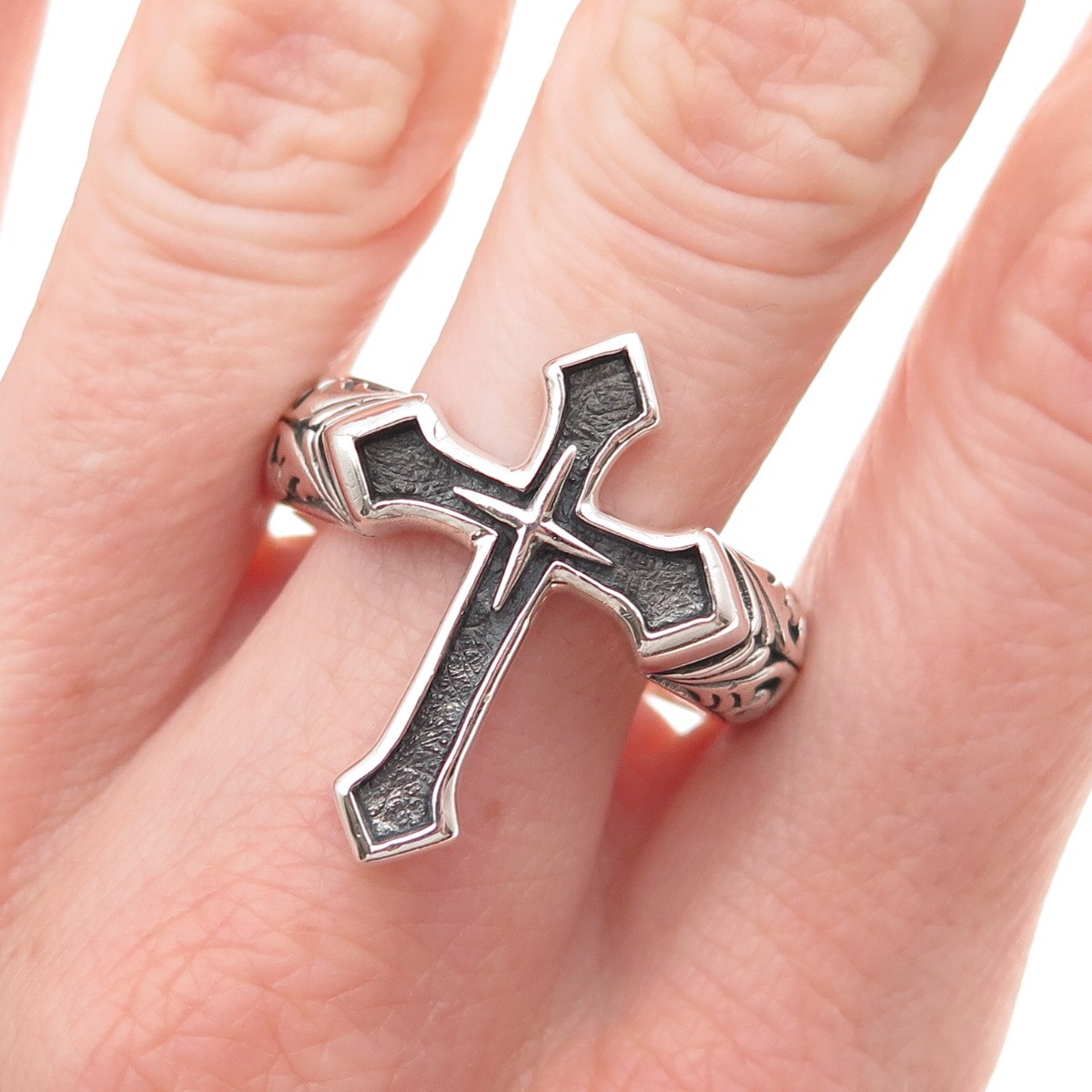 Clocks & Colours 925 Sterling Silver Vintage Cross Oxidized Ring
