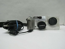 OLYMPUS CAMEDIA C-3020 Silver AF Zoom Digital Camera With Targus Bag  Cord