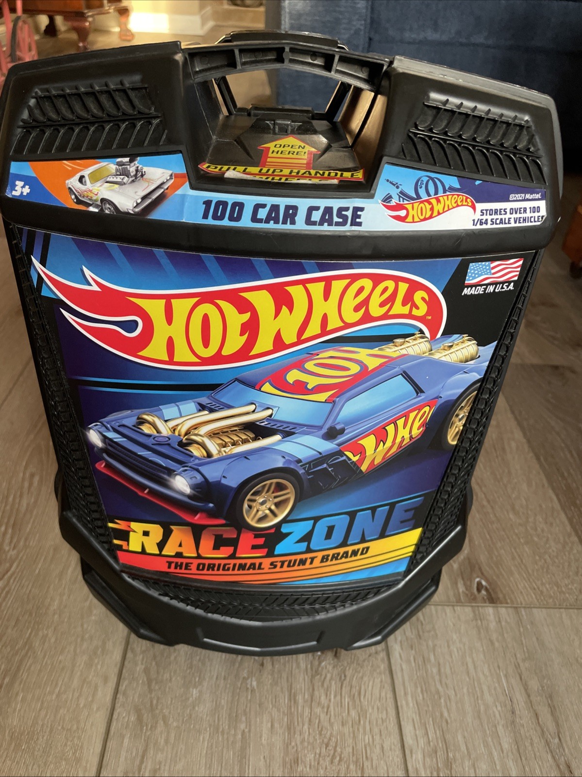 TARA TOYS HOT WHEELS 100 CAR ROLLING CARRYING STORAGE CASE WITH 35 VEHICLES