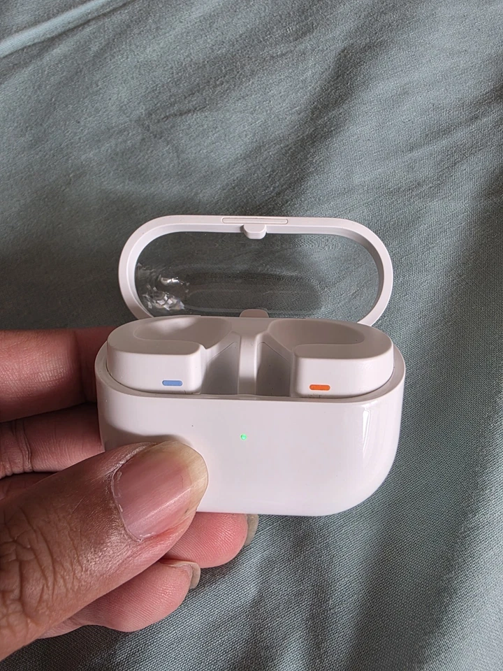Genuine Samsung Galaxy Buds3 Charging (CASE CRADLE ONLY) SM-R530 White, photo 4 of 5
