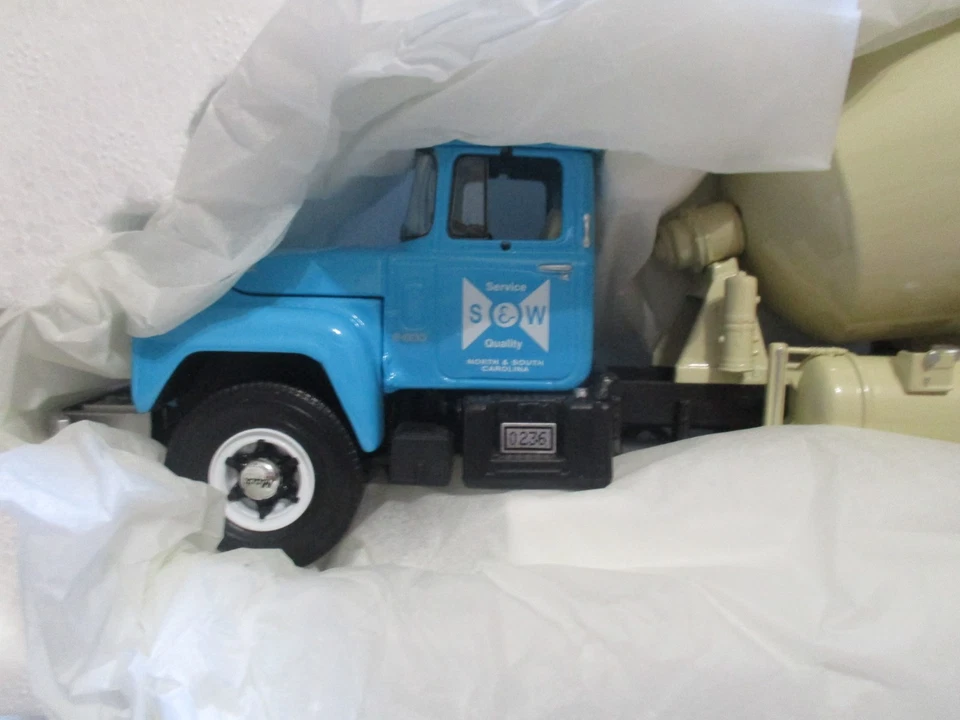 First Gear S & W Mack R Cemento/Mezclador 1/34 Diecast con Neumáticos de Goma y Caja Foto 2 de 4
