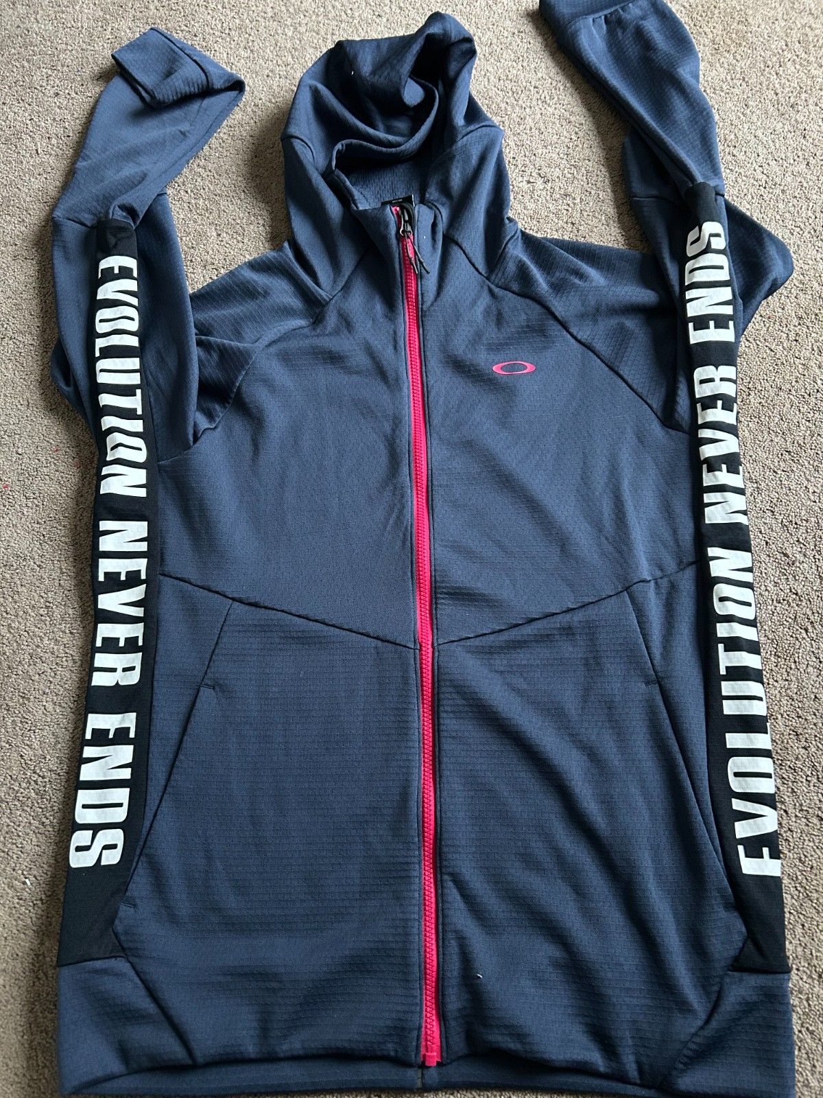 Mens Oakley Evolution Never Ends Performance Fit … - image 1