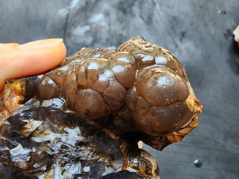 18.8 oz (533 gr) Grape Agate, Bubble Agate, Pseudomorph Agate, Botryoidal Agate - Image 2 of 4