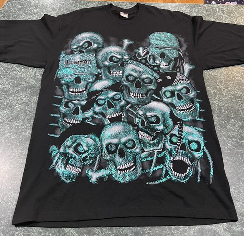 Club 21 World Famous Tee Green Skulls 