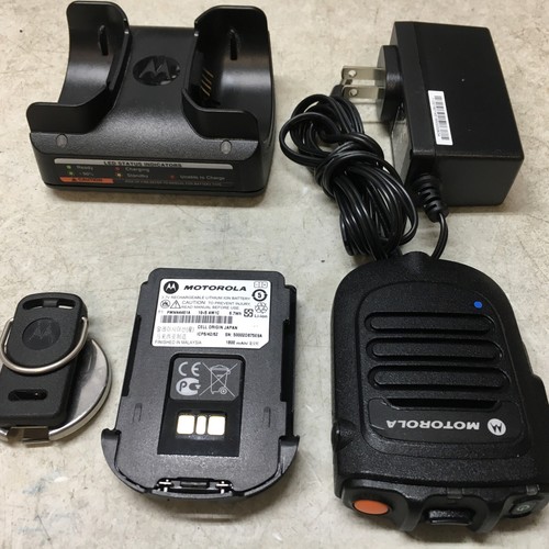 Motorola PMMN4095 RLN6554 Bezprzewodowy głośnik mikrofon z ładowarką do radia APX - Zdjęcie 5 z 9