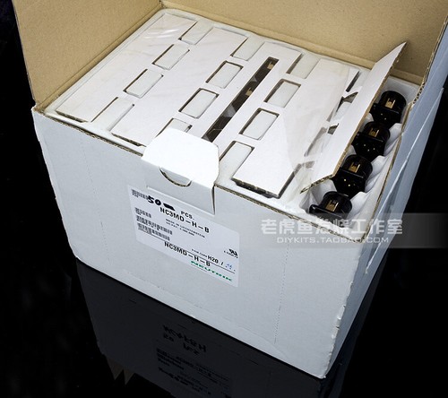NC3MD-H-B XLR male socket Neutrik gold-plated three core 90 degree angle - Picture 2 of 5