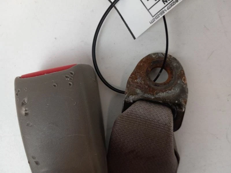 Nissan Pathfinder 2004 hebilla de cinturón de seguridad trasero izquierdo Foto 3 de 3