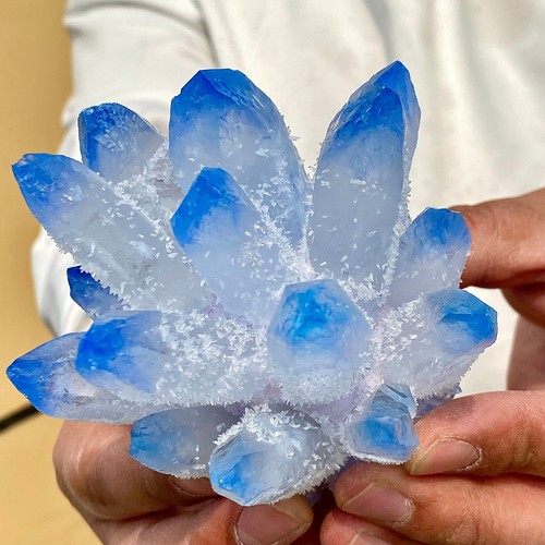 1.17LB Newly discovered blue Phantom Quartz Crystal Cluster mineral samples - 第 9/12 張圖片