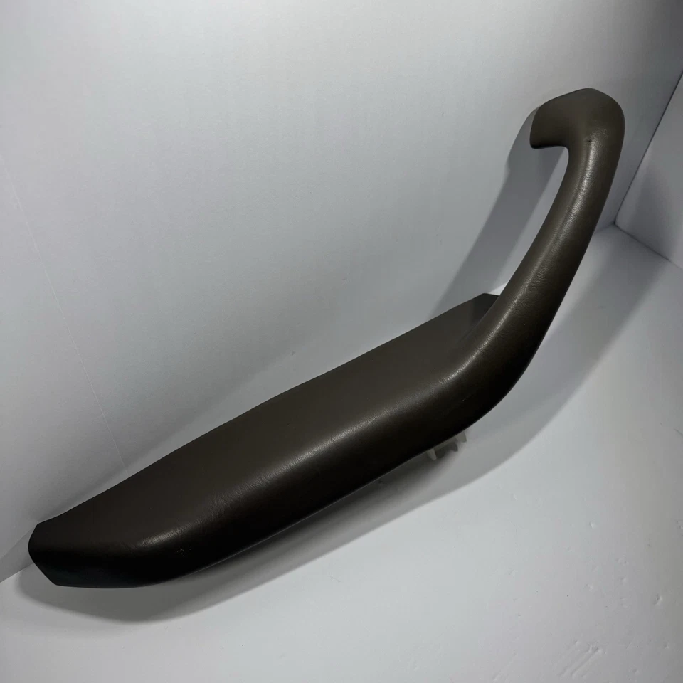 Toyota Sequoia 2001-2007 puerta trasera izquierda tirador manija reposabrazos marrón OEM Foto 4 de 4