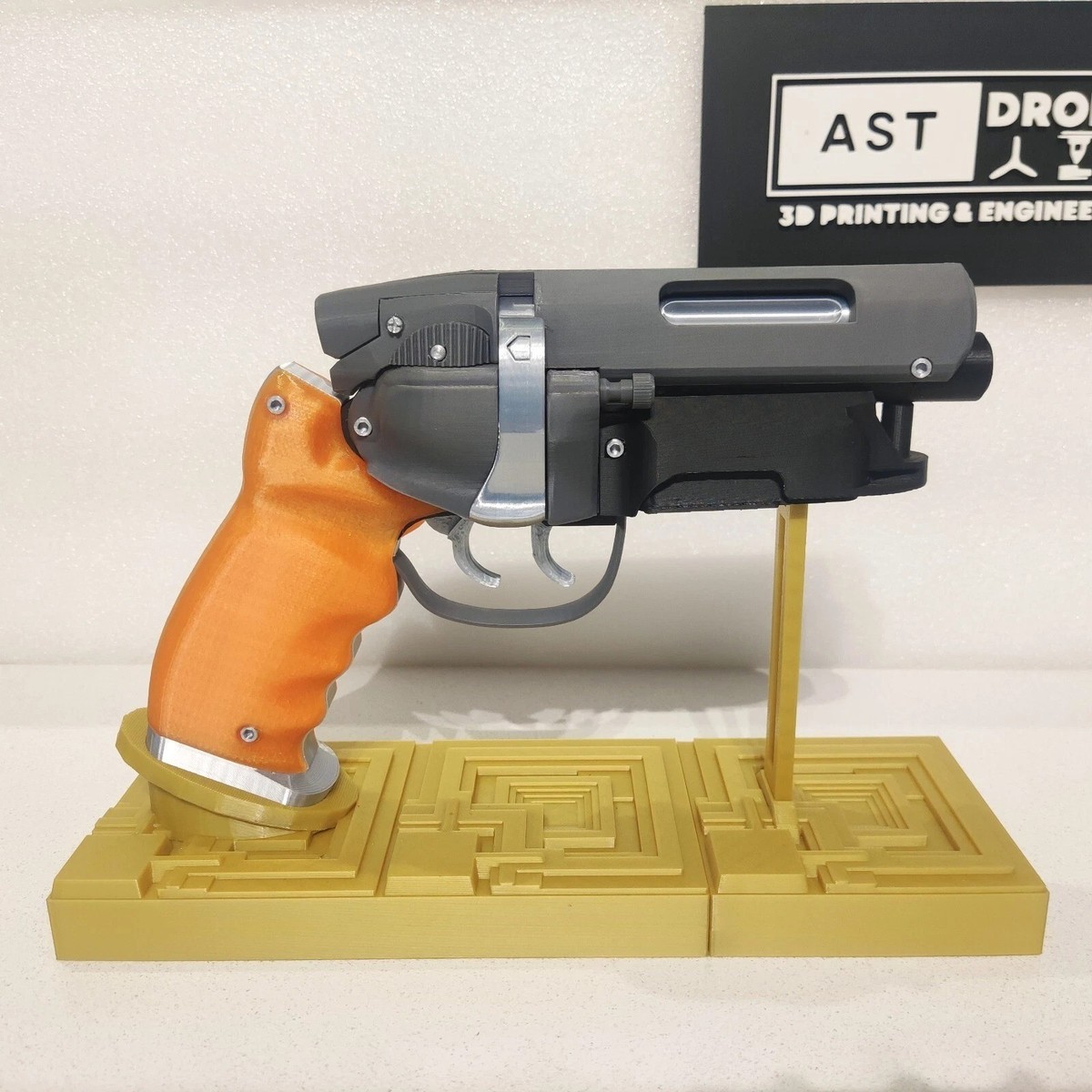 Blade Runner Deckard Blaster + Stand – Moving Parts – Unweathered