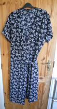 SHEIN NAVY AND WHITE FLORAL MIDI WRAP DRESS  1XL  PLUS SIZE