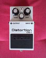 Boss DS-1 distortion pedal (metallic white) - Limited Edition