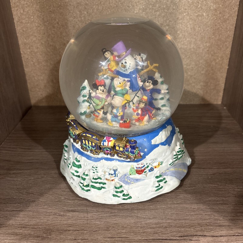 Disney  Snow Globe Mickey Mouse "Frosty the Snowman" Music & Battery Blower 1994