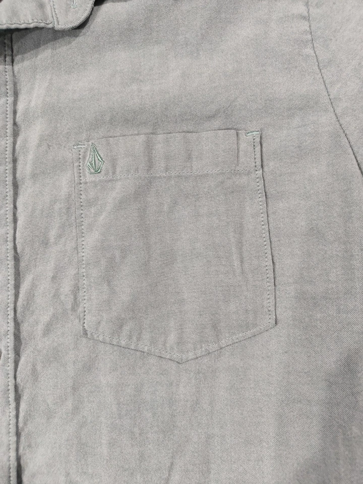 Camisa Volcom Para Hombre Talla XL Manga Corta Abotonada Calce Clásico Doble Bolsillo Informal Foto 3 de 4