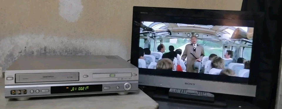 DAEWOO COMBO LETTORE DVD/VHS 6 TESTINE STEREO CON TELECOMANDO Foto 4 de 4